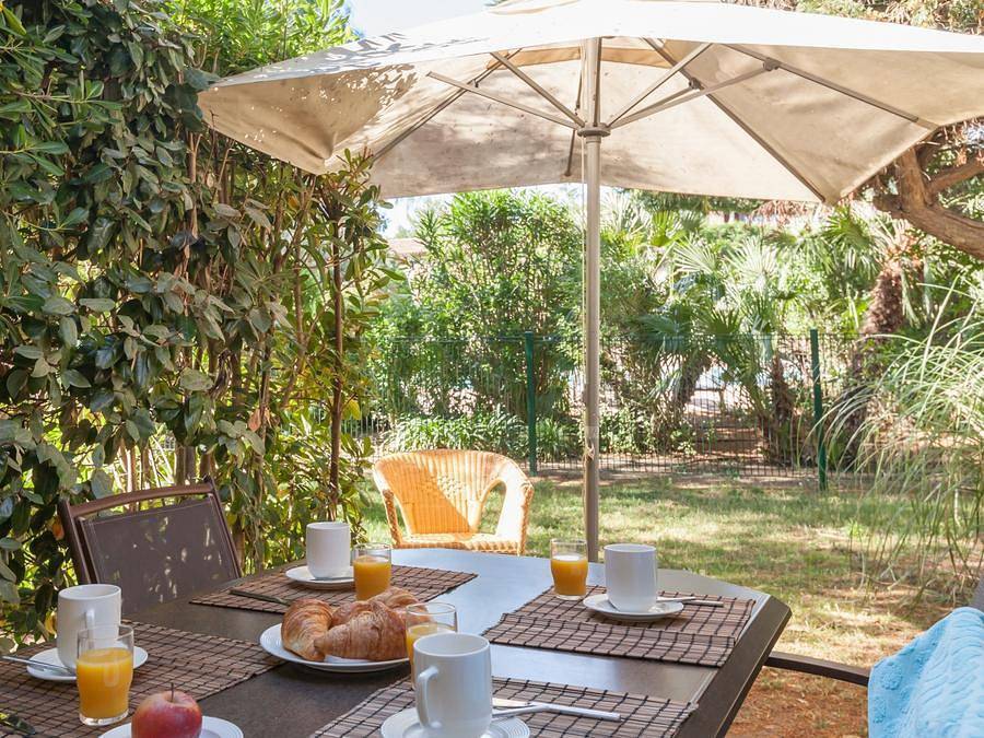 Pierre & Vacances Résidence Le Hameau de la Pinède - Maison 6 personnes - 2 chambres - duplex - terrasse - climatisé - rénové in Hyeres, Parc national de Port-Cros