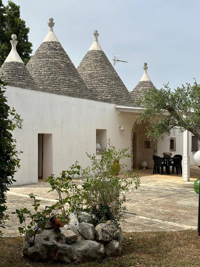 Trullo per 4 persone, con panorama e piscina nonché giardino a Monopoli