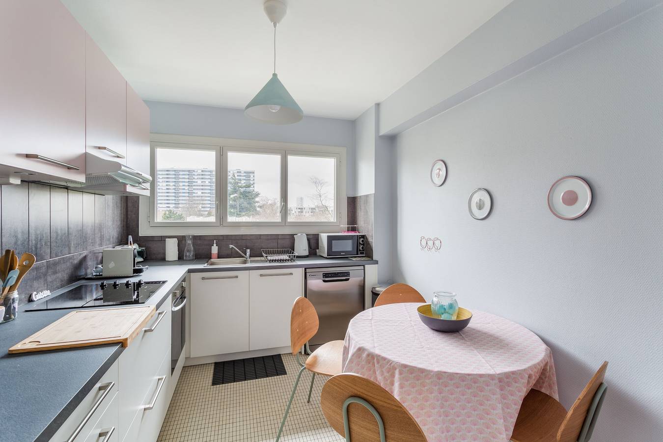 Appartement entier, Rosa, Confortable 2 chambres avec parking dans le centre in Rennes, Région de Rennes