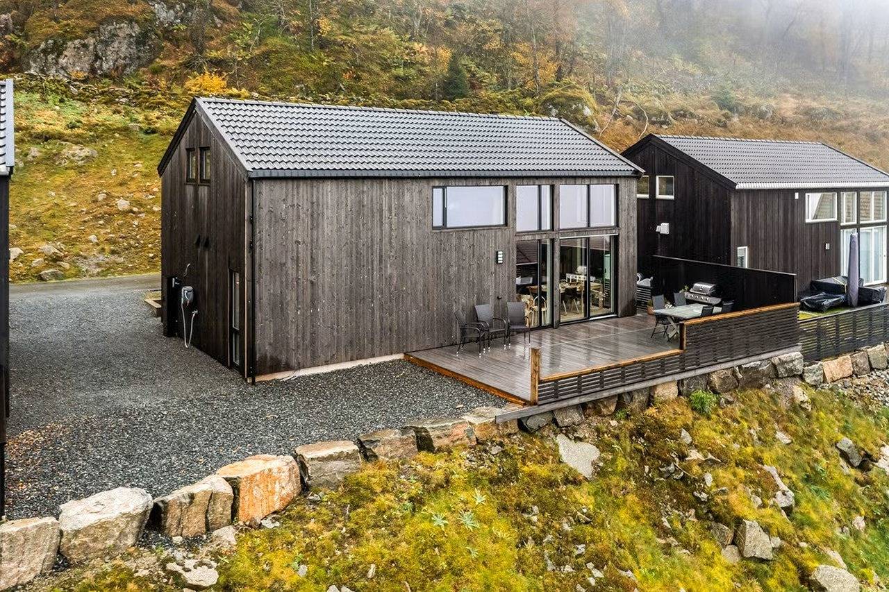 Familienhütte in der Nähe des Rosfjordstrands in Südnorwegen in Skomrak, Lyngdal