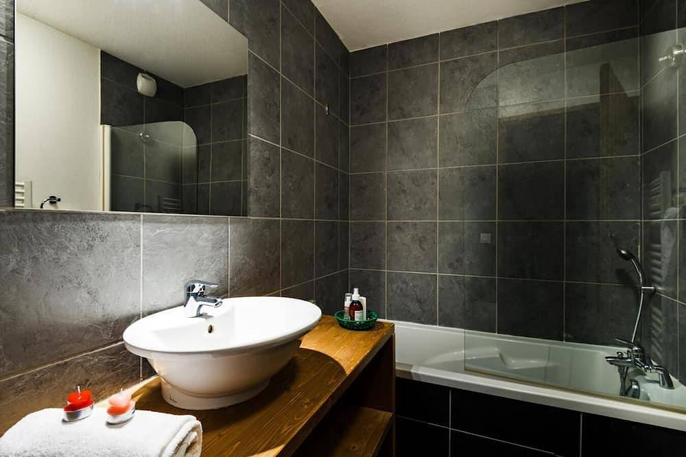 Entire apartment, 30m from ski slopes, swimming pool, tv, ski locker, 38m², La Plagne in La Plagne, La Plagne-Tarentaise