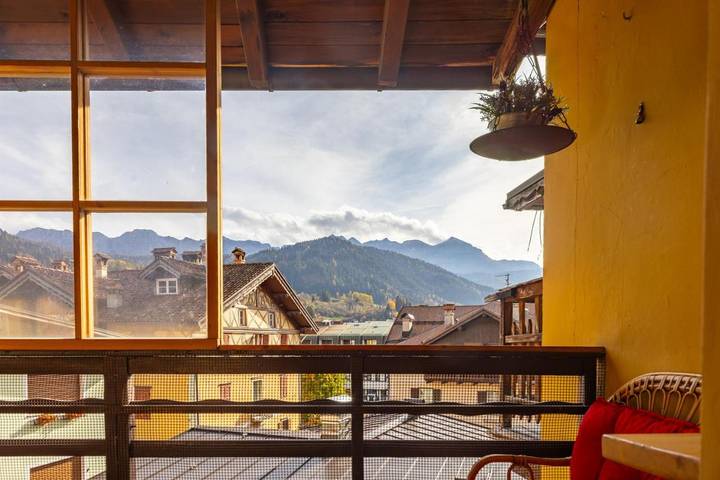 Appartamento per 8 persone, con Balcone e Terrazza nonché Panorama a Fiera di Primiero