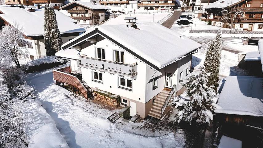 Vakantiehuis voor 10 personen, with tuin and balkon as well as zwembad in Viehhofen