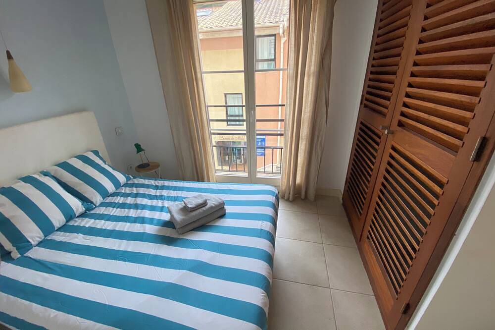 Appartamento intero, Appartement Climatisé 50m2 au Centre du Village de Porquerolles in Hyeres, Porquerolles