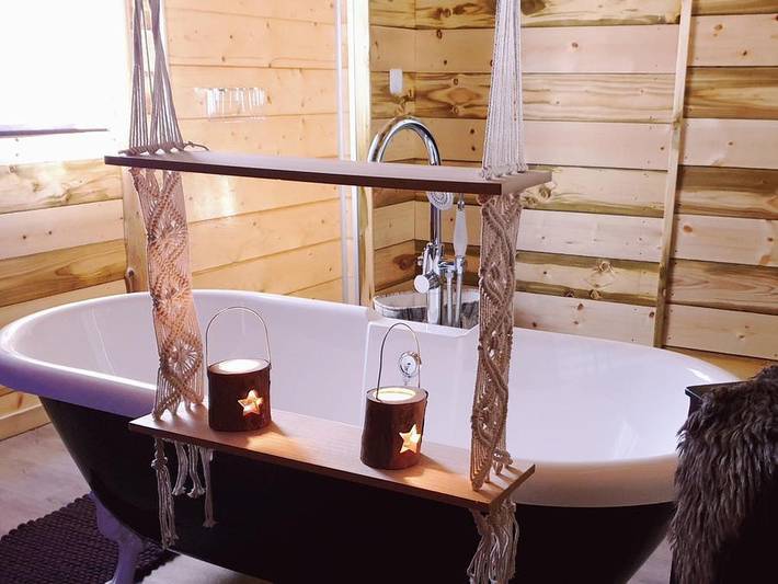 Camping Les Etangs Du Moulin - Safarizelt 2 personen - Cabane du Castor (Sauna,Dusche,Badewanne,Holzofen) in Suzy, Aisne