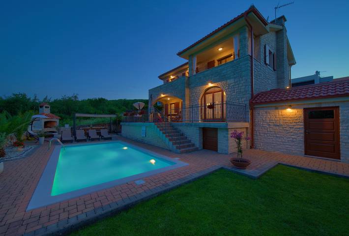 Villa pour 8 personnes, avec terrasse et piscine, animaux acceptés - 1