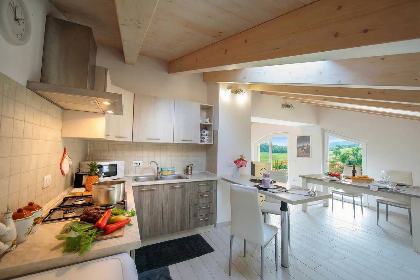 Appartamento intero, Silver Lake lake shore with Balcony&Air-Co in Angera, Comune di Angera