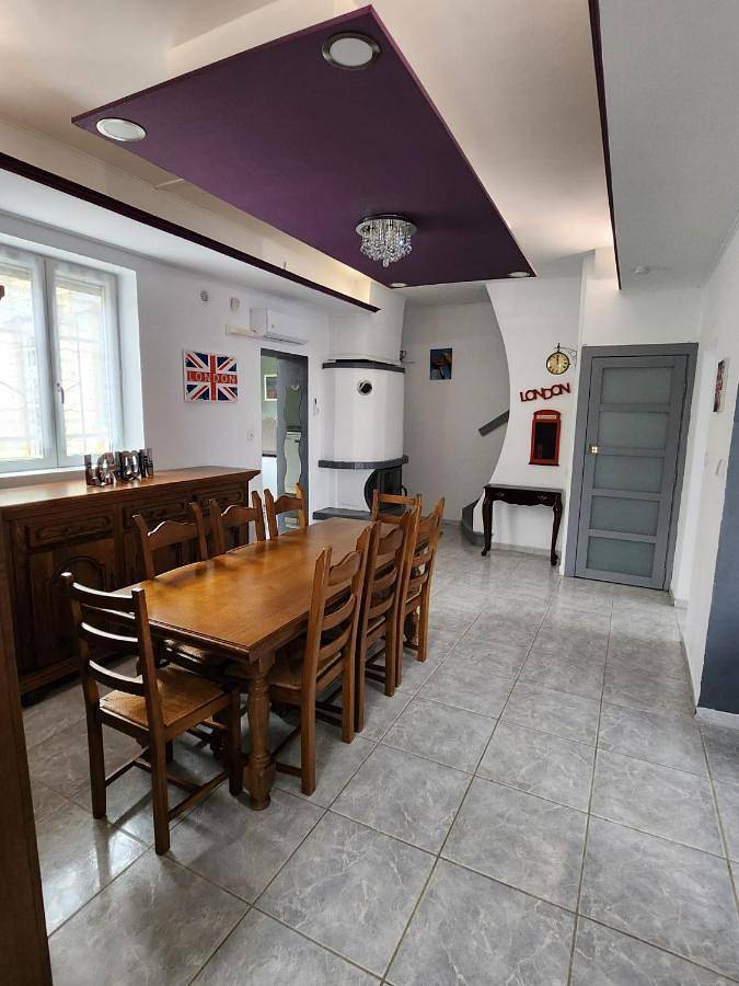 Location de vacances pour 10 personnes, avec Terrasse à Vendin-le-Vieil