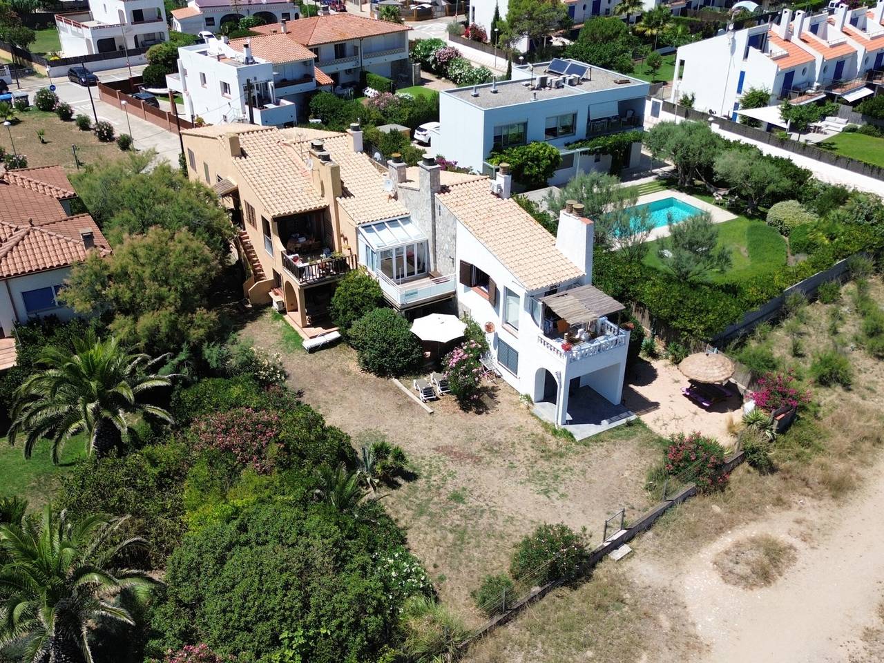 Seafront Apartment in Mas Pinell, 2 Bedrooms in Mas Pinell, Torroella de Montgrí