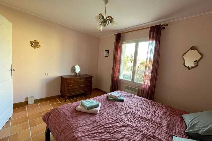 Location de vacances pour 6 personnes, avec jardin et terrasse, animaux acceptés à Gémozac - 2