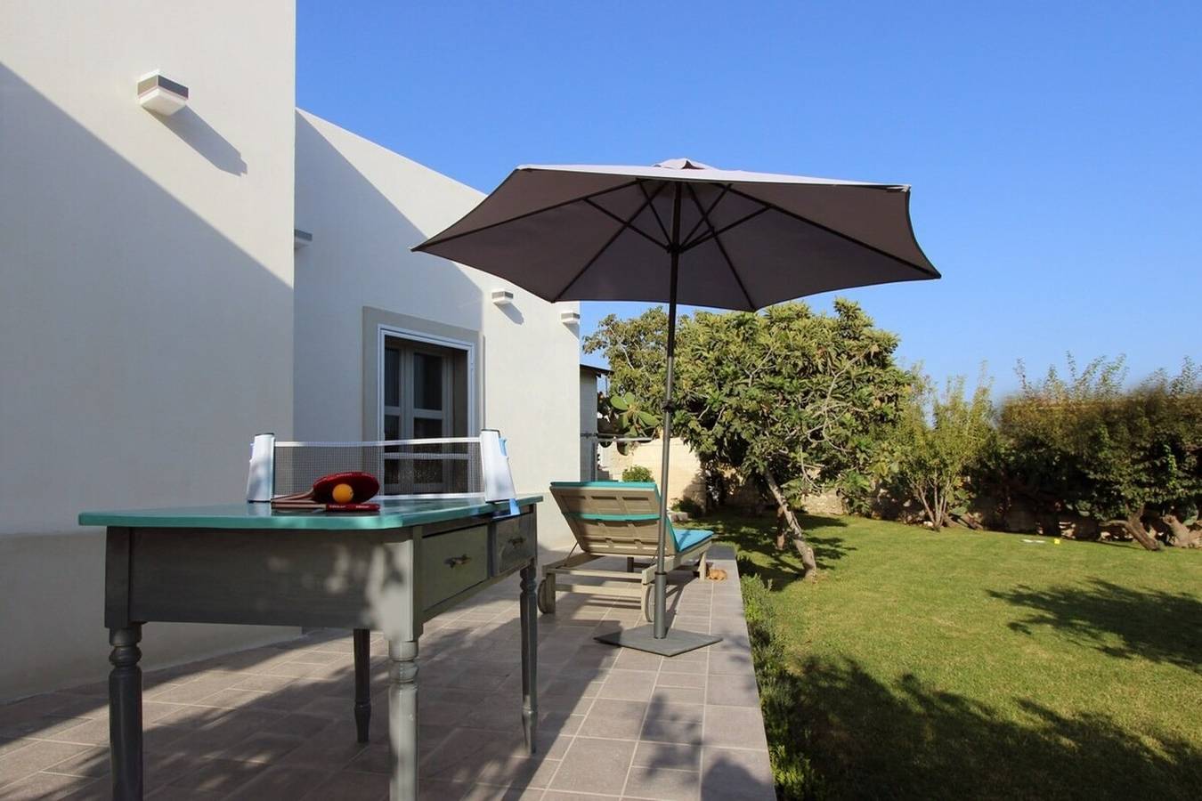 Entire apartment, Apartment 'Il Giardino di Angelo' with Private Terrace, Wi-Fi and Air Conditioning in Cava d'Aliga, Ragusa Province