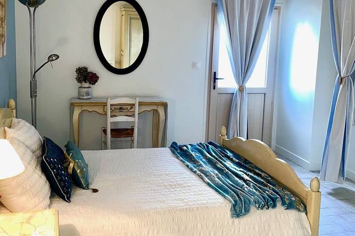Charming F5 6/ 8 pers 110m2, in large grounds, heated pool near Ardèche. in Aubenas, Ardèche