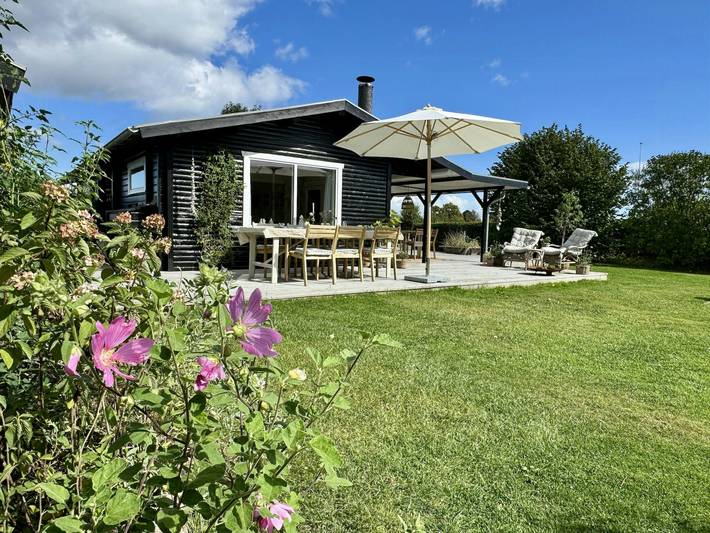 Ferienhaus für 6 Personen, mit Terrasse und Garten in Flovt Strand
