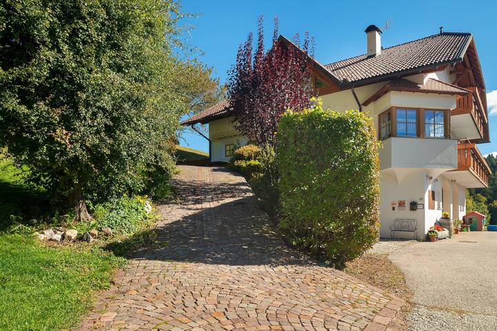 Hel lejlighed, Apartment 'Melcherhof Schwarzhorn' with Mountain View, Shared Garden and Wi-Fi in Truden im Naturpark, Sydtyrol