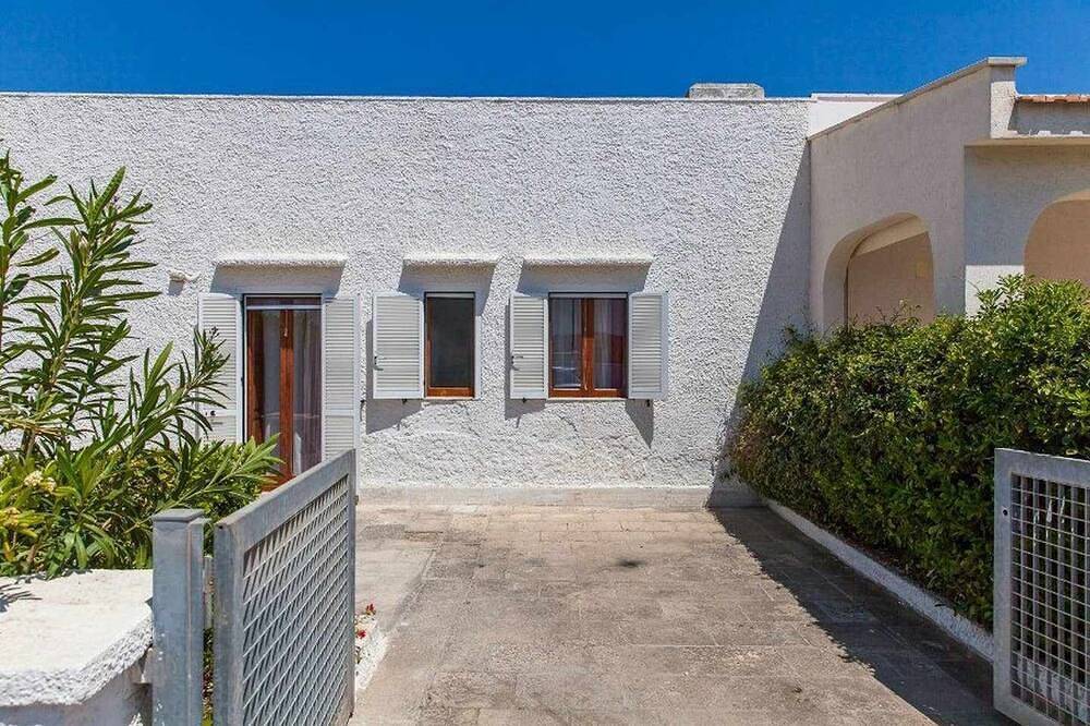 Beach Villa Ostuni - Terrace sea view - Fenced garden - Beach at 150 m in Marina di Ostuni, Salento