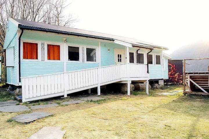Ferienhaus für 8 Personen, mit Balkon und Terrasse sowie Garten und Seeblick