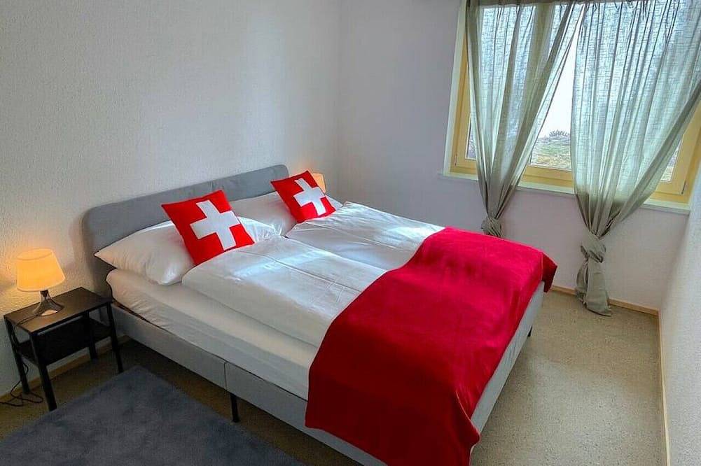 Swisshut Stunning Views Alps & Lake - Chalet Aeschlen in Sigriswil, Meer van Thun