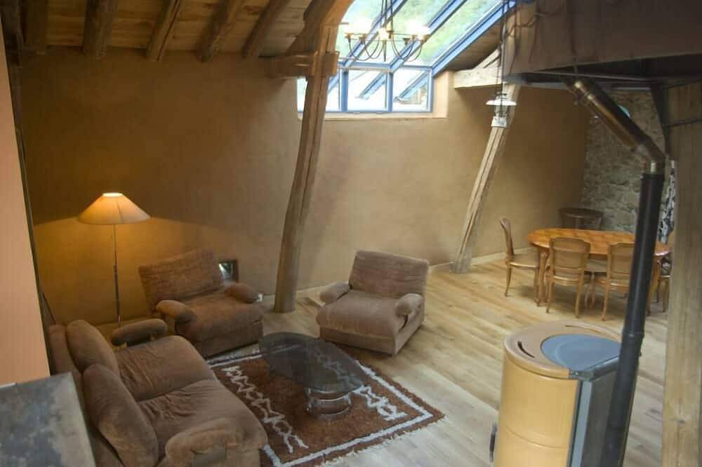 Loft aménagé dans d'anciennes écuries in Capoulet-et-Junac, Parc naturel régional des Pyrénées ariégeoises