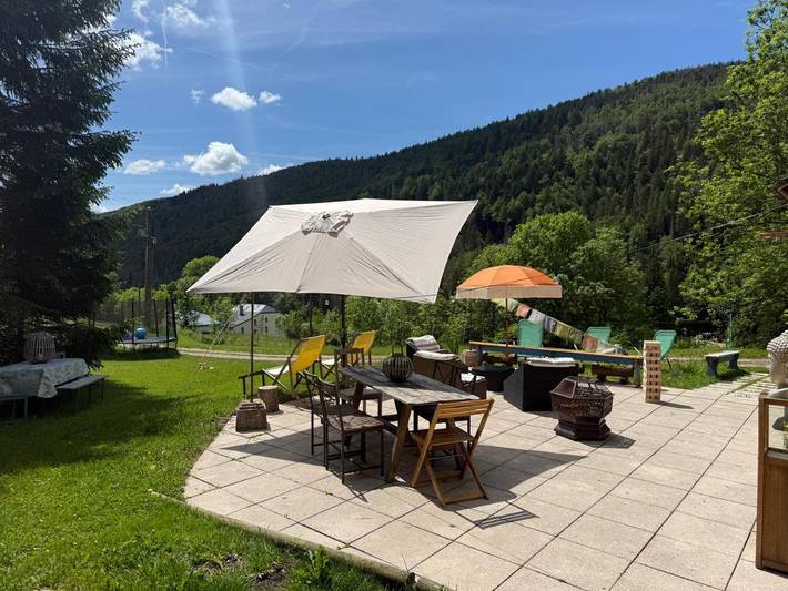 Location de vacances pour 14 personnes, avec jardin et vue, adapté aux familles à Mijoux