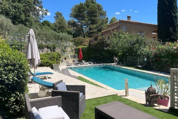 Agritourisme pour 4 personnes, avec Jacuzzi et Terrasse ainsi que Jardin et Piscine à Auriol