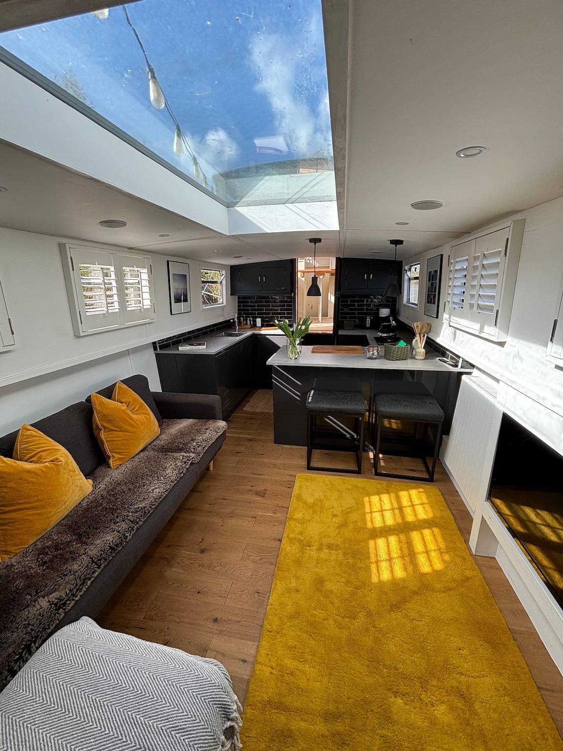 Unique 2 Bed Waterside Retreat, Pet Friendly in Upton-upon-Severn, Worcestershire