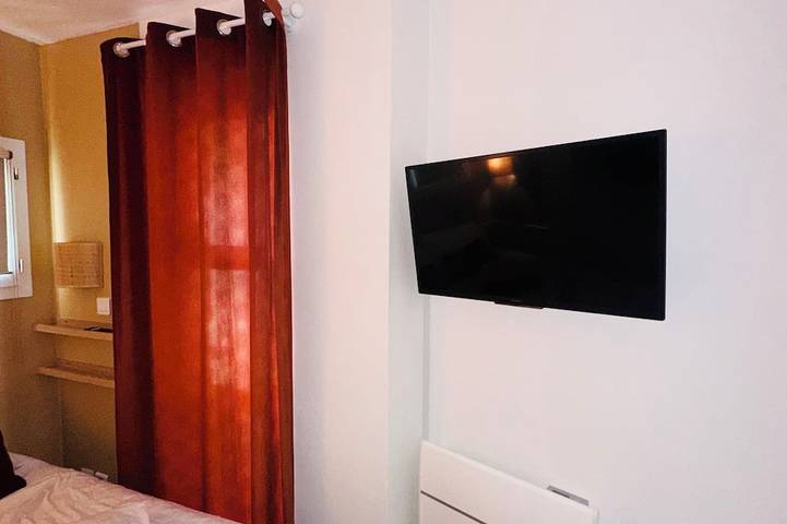 Hôtel pour 4 personnes, avec piscine ainsi que jardin et jacuzzi dans Golf De Cap Esterel - 4