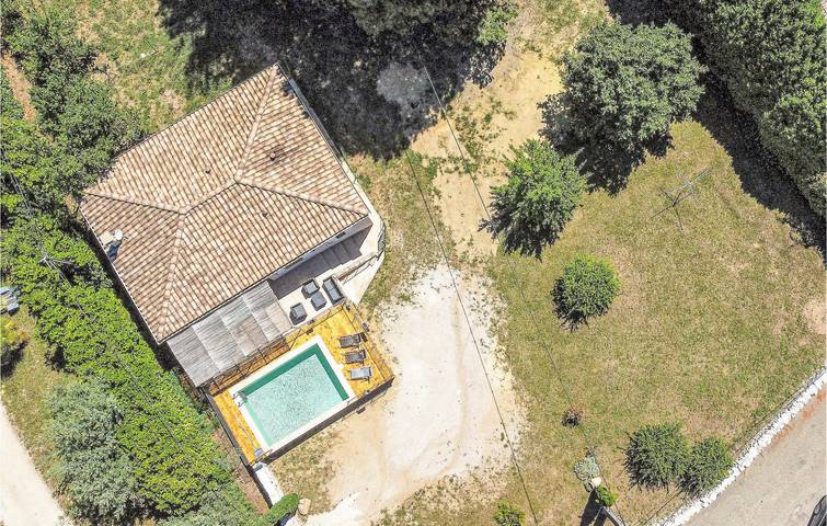 Location de vacances pour 6 personnes, avec terrasse ainsi que jardin et piscine à Bordezac - 3