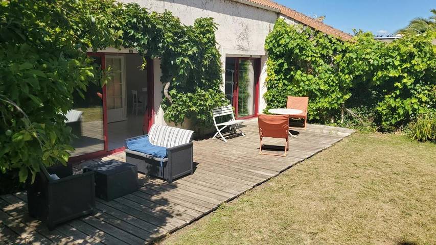 Location de vacances pour 8 personnes, avec terrasse et jardin dans Gare De Pornic