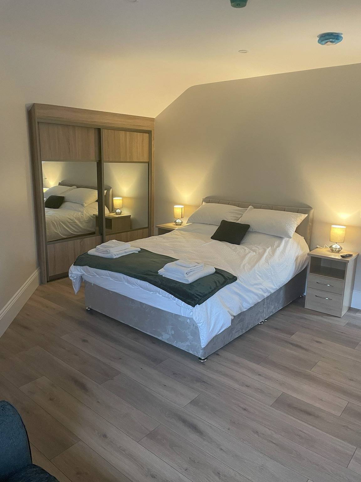 Ganze Ferienwohnung, Rosie's Bar Apartment - in County Donegal