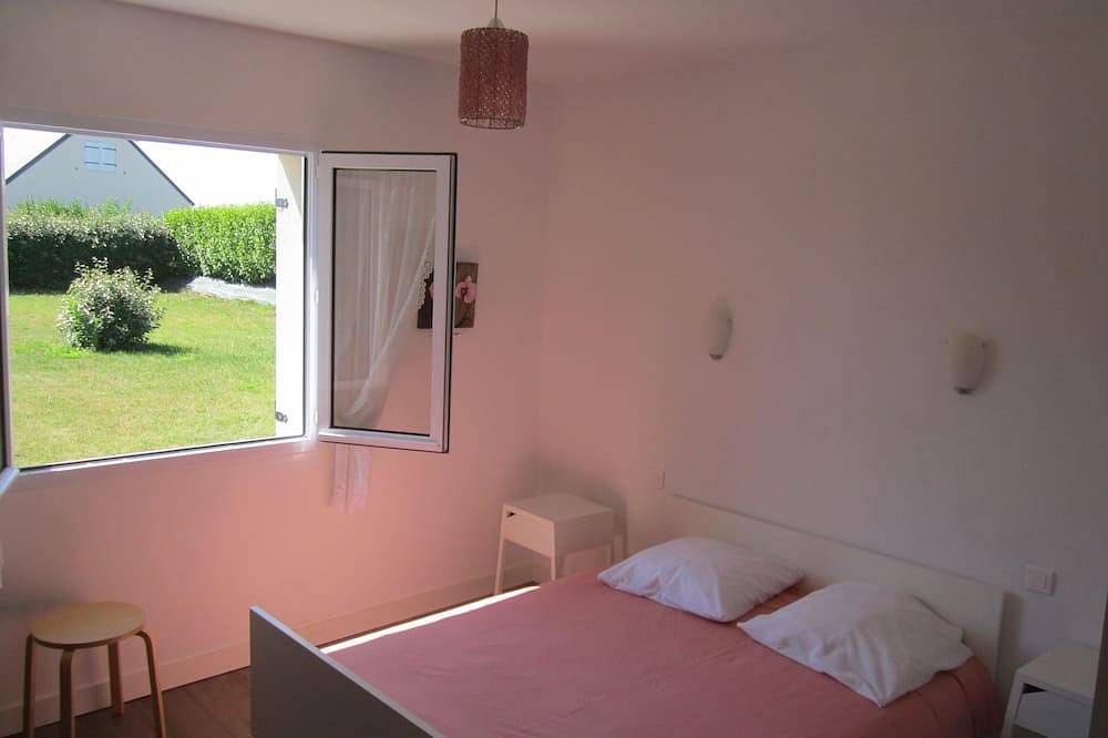 Jolie maison à 100 m de la belle plage de Sainte-Marguerite et du in Landéda, Région de Brest