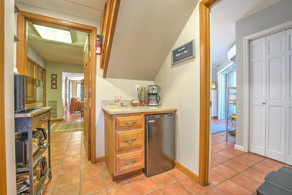 Ganze Wohnung, Peaceful, Private 2 Bedroom Apt - Hot Tub, Mtn views -11 mi to Asheville in Buncombe County