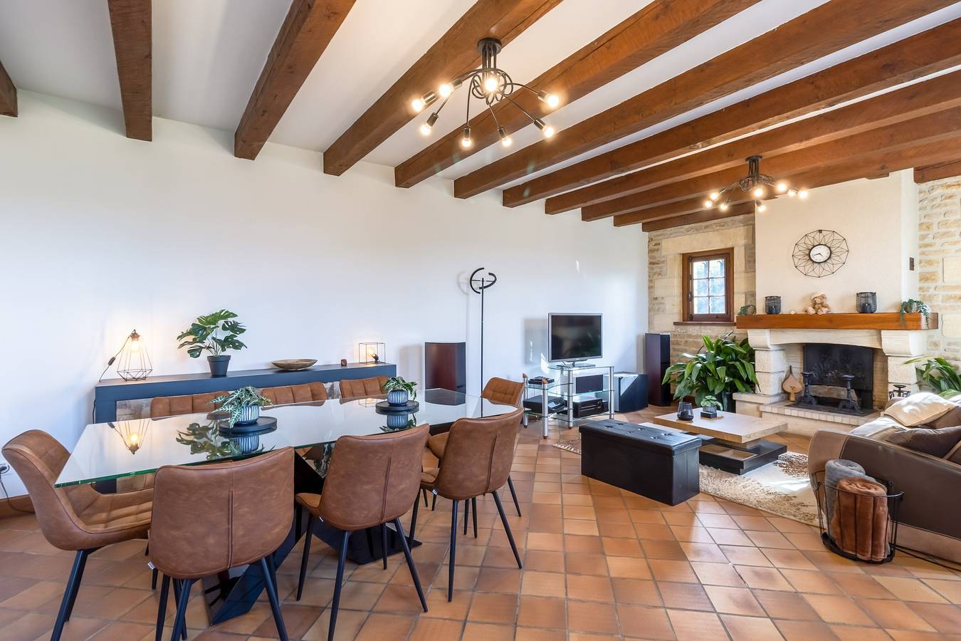 Gîte Moderne et spacieux à Cazoulès avec Terrasse, Parking, Animaux Acceptés, Proche de Sarlat in Cazoulès, Périgord Noir