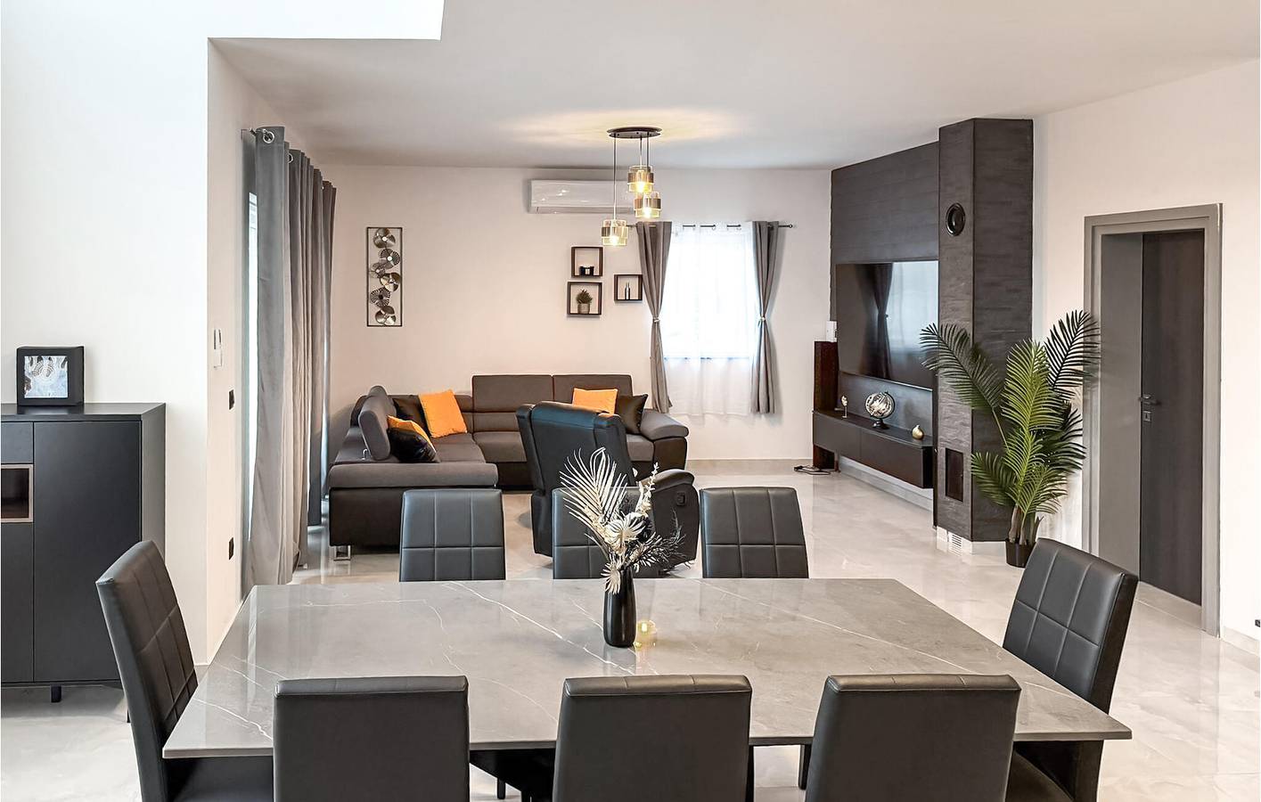 Gemütliche 2-Zimmer-Wohnung mit Terrasse in der Nähe des Flusses Krka und des Prokljansko-Sees in Raslina, Šibenik-Knin