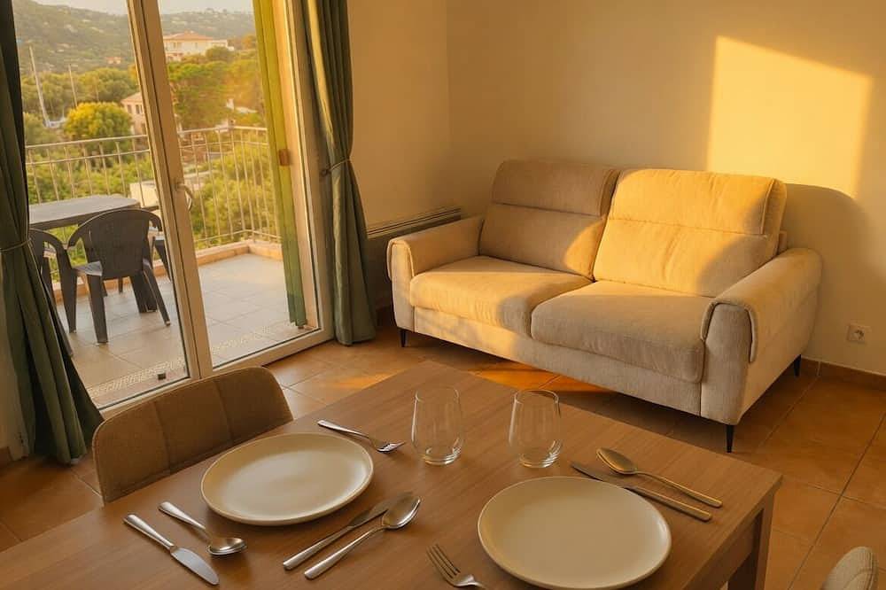 Ganze Wohnung, Air-conditioned two-bedroom apartment with private parking – Beach and downtown L'Île-Rousse within walking distance in L'Île-Rousse, Calvi und Umgebung