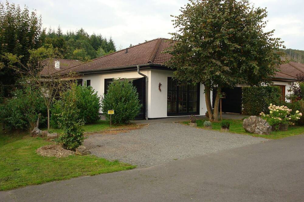 Geheel appartement, Luxe vakantiehuis, 100 meter van bos, zwembad in de buurt, 4 km van Edersee in Frankenau, Waldecker Land