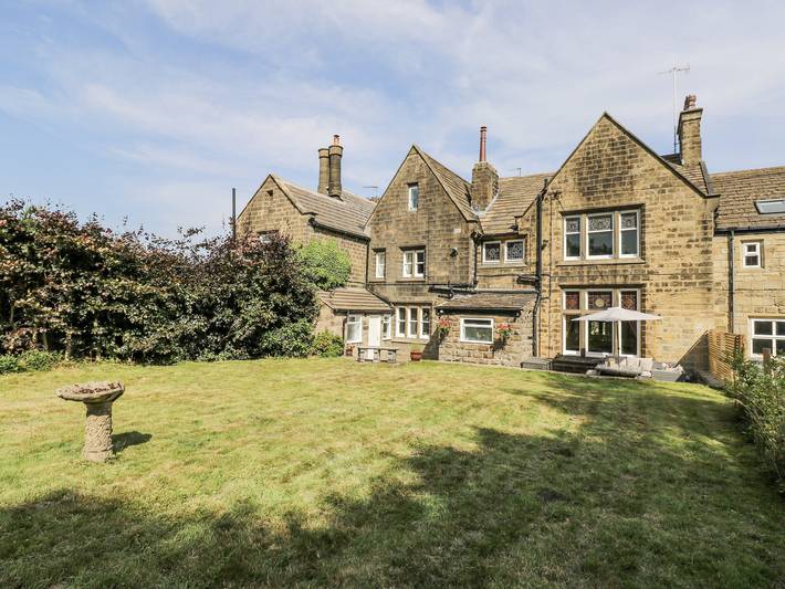 Log cabin for 10 people, with Garden in West Yorkshire