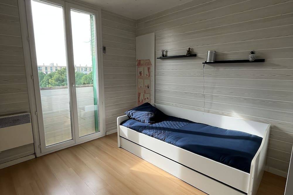 Entire apartment, Superbe apt Chic and Luxury vue sur les Collines de Marcel Pagnol Rental car in Marseille, Marseille region