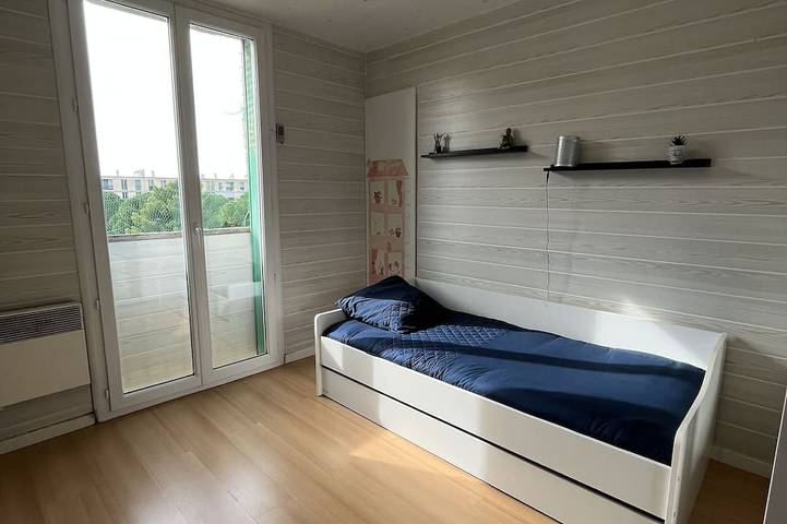 Entire apartment, Superbe apt Chic and Luxury vue sur les Collines de Marcel Pagnol Rental car in Marseille, Marseille region