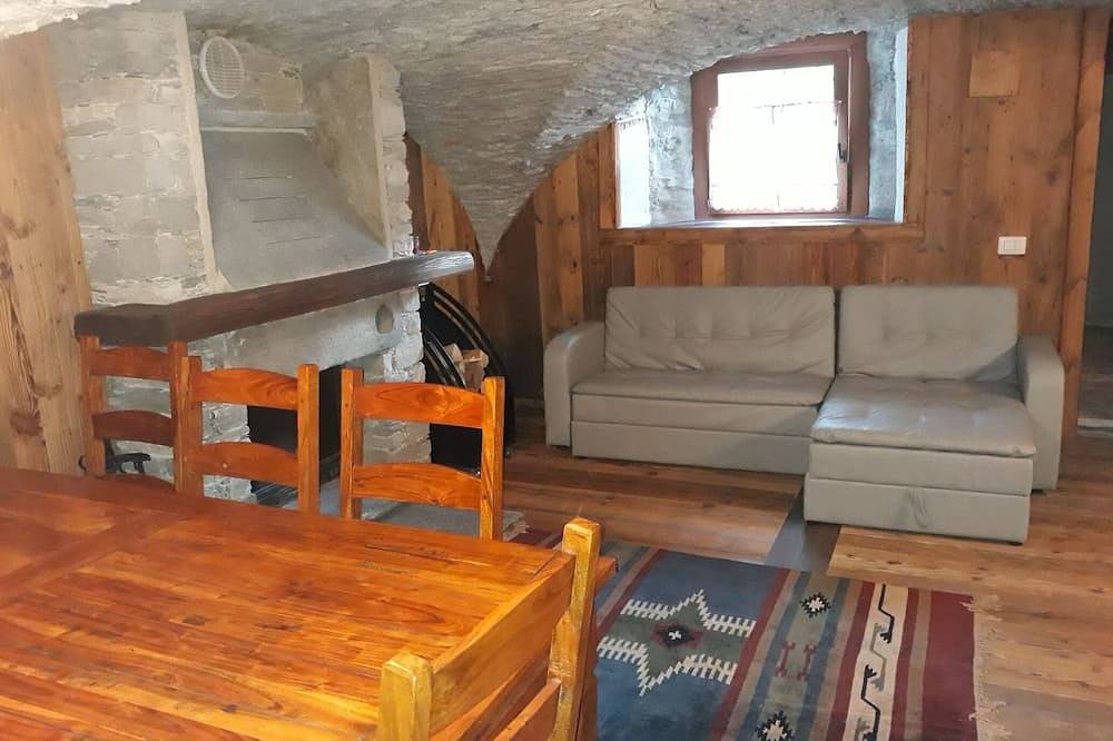 Cabaña en pueblo de montaña característico in Bellino, Provincia de Cuneo