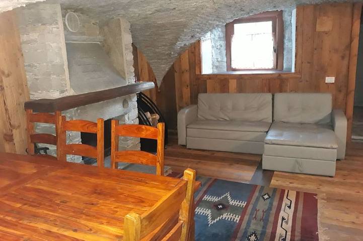 Chalet dans un village de montagne caractéristique in Bellino, Province de Coni