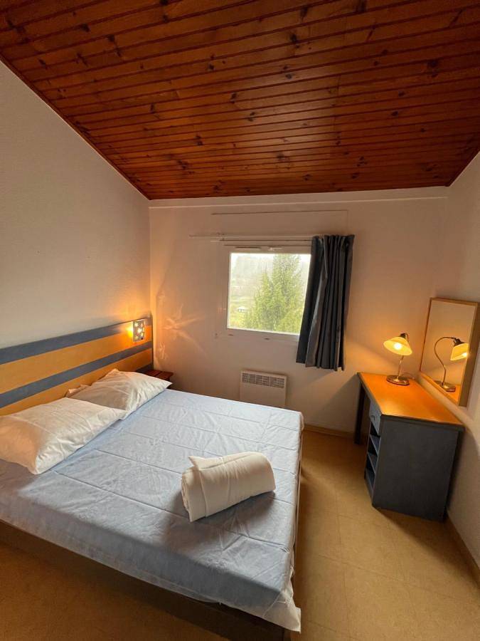 Gîte pour 7 personnes, avec jardin ainsi que vue et terrasse dans Lac de la Raviège - 4