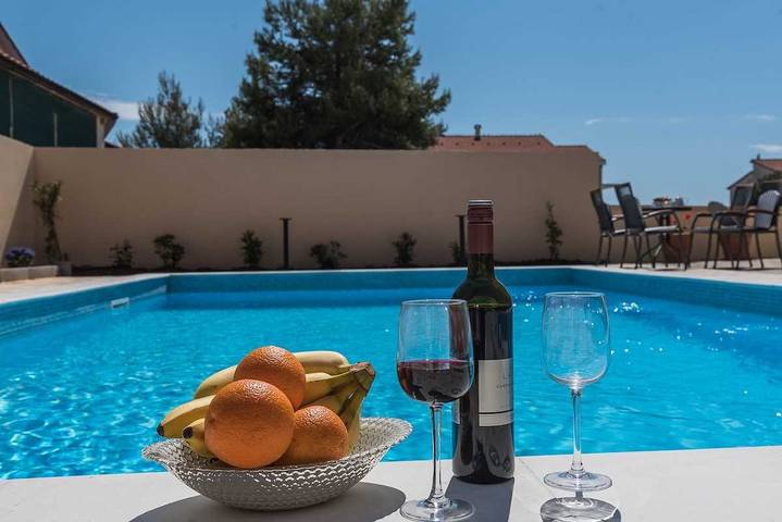 Ferienwohnung für 5 Personen, mit Terrasse und Pool