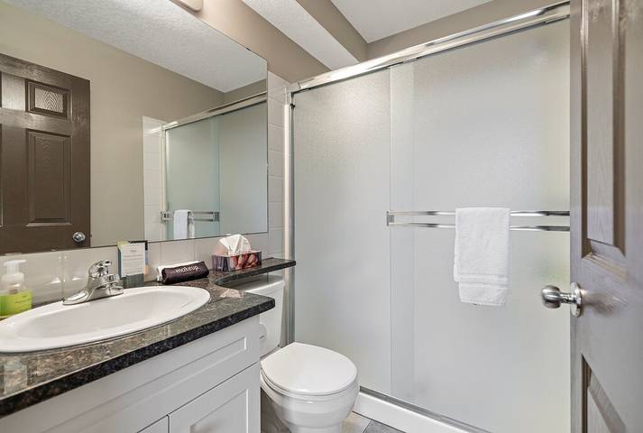 Gîte pour 6 personnes, avec piscine ainsi que jardin et jacuzzi à Canmore - 4