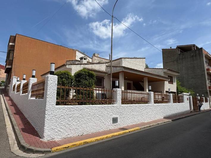 Casa de vacaciones para 18 personas, con jardín además de vistas y terraza, Se admiten mascotas - 1