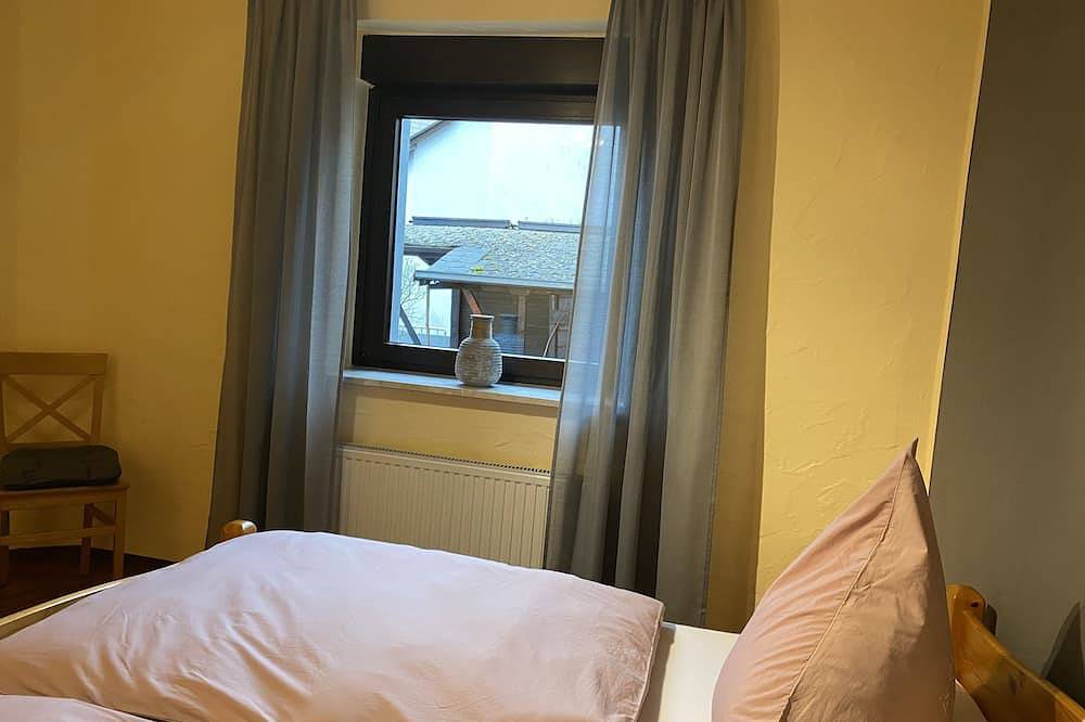 Ganze Wohnung, Willkommen in unserer Ferienwohnung Burgberg im schönen Luftkurort Stadtkyll in Stadtkyll, Rureifel (Nordrhein-westfalen)