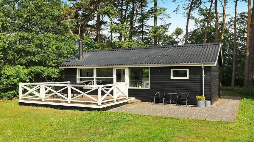 Ferieudlejning for 4 personer, med terrasse i Mariagerfjord