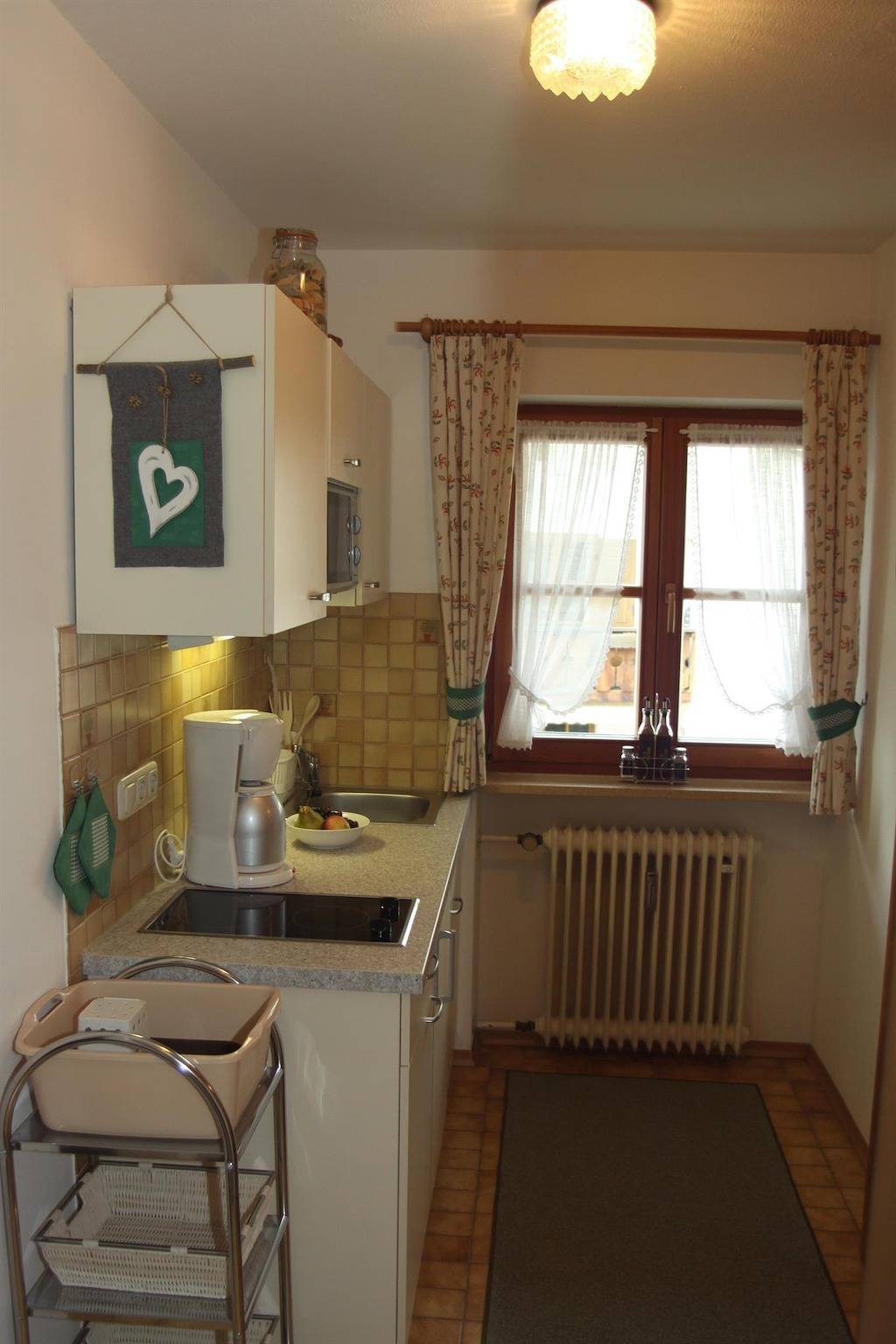 Geheel vakantieappartement, "Nr. 2" - Fewo/Wohn-Schlafraum/Dusche, Wc in Mittenwald, Beierse Alpen