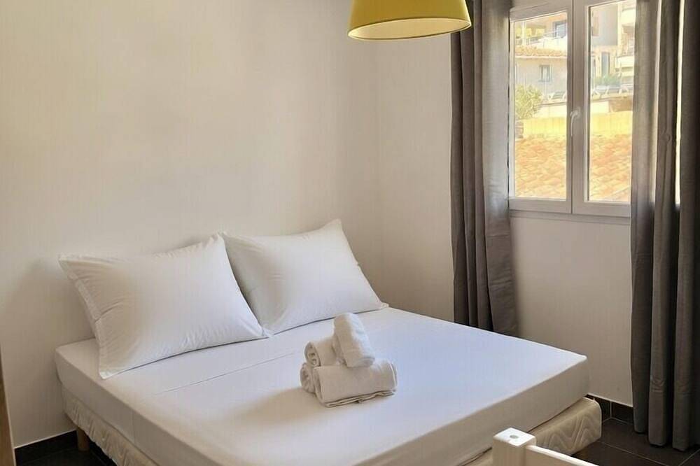 Appartement entier, Duplex avec terrasses, 500m de la plage, vue mer dans résidence avec piscine in Pinarellu, Zonza