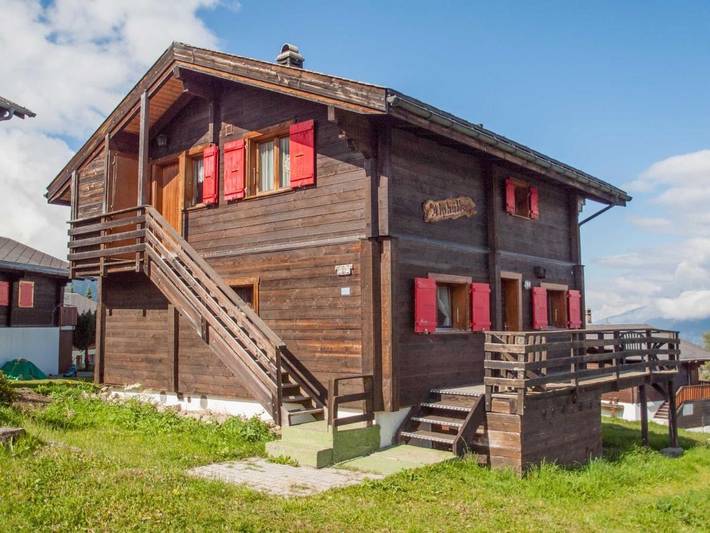 Chalet für 4 Personen, mit Terrasse und Garten sowie Ausblick in Rosswald