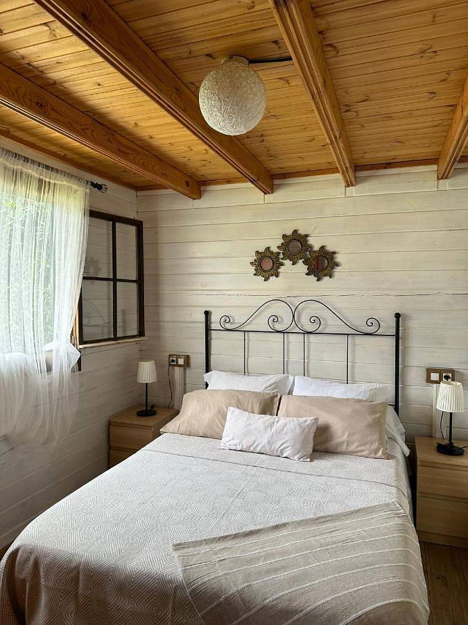 Casa rural para 2 personas, con piscina además de jardín y vistas en Setenil de las Bodegas